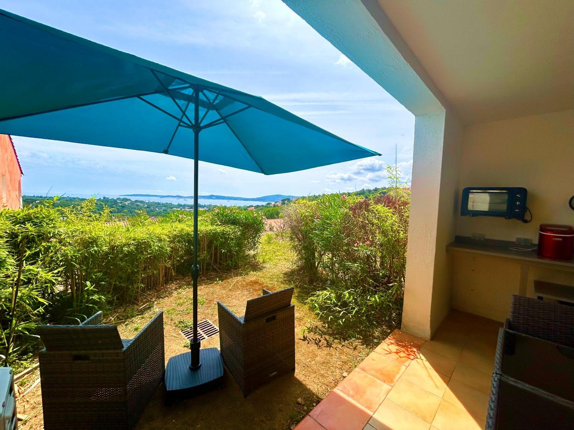 Les Restanques Vue Mer Roses 1070 Rez De Jardin Grimaud Exterior photo